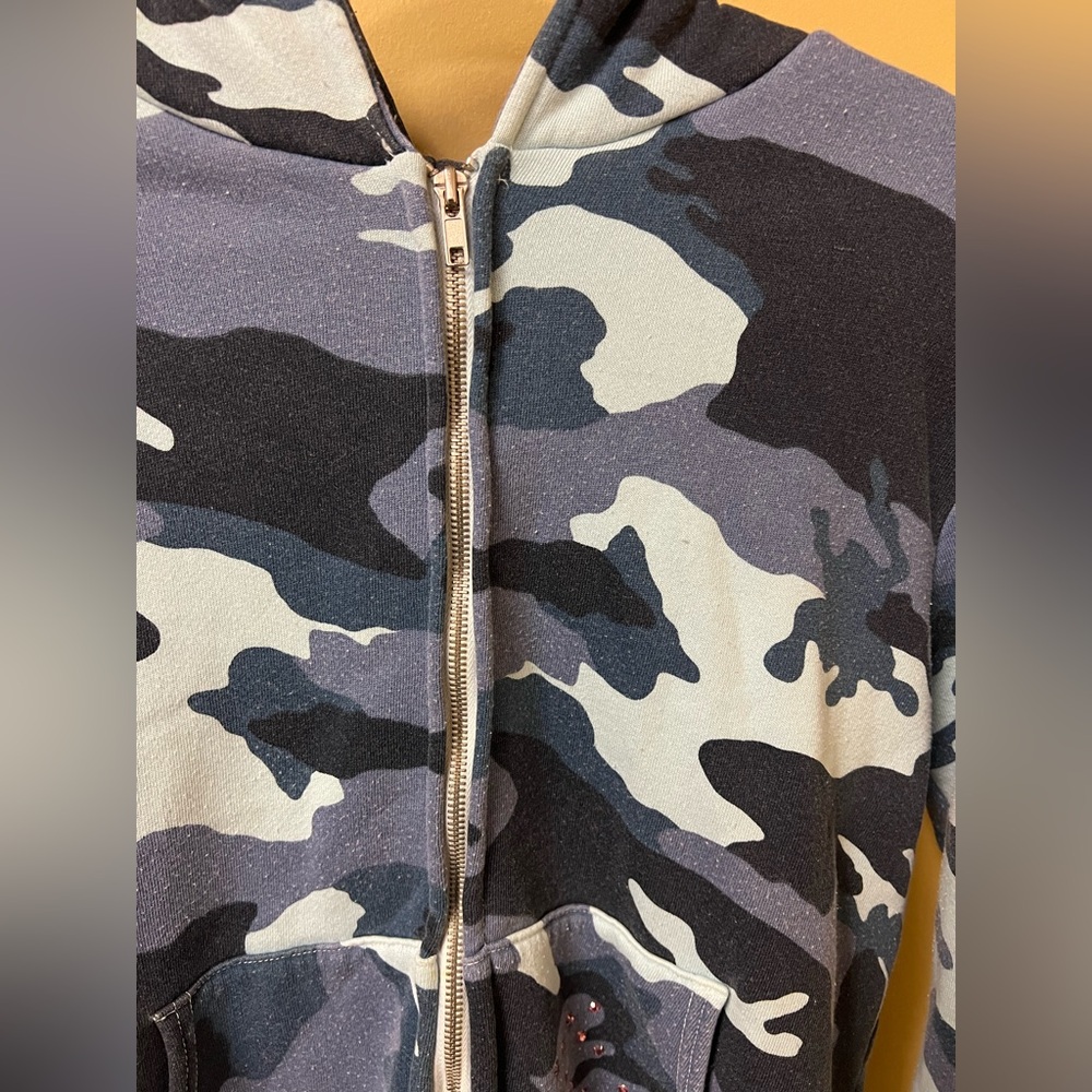 Primp Women’s Blue Camouflage Camo Zip-Up Hoodie with Pink Rhinestones Y2K - Picture 2 of 10